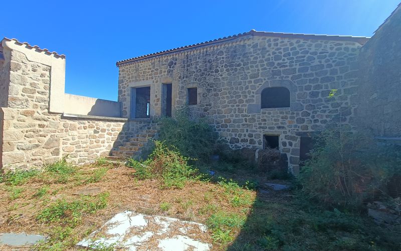 Maison 6 pièces 195 m² · à Colombier-le-Vieux · 195 m² · 259 000 €